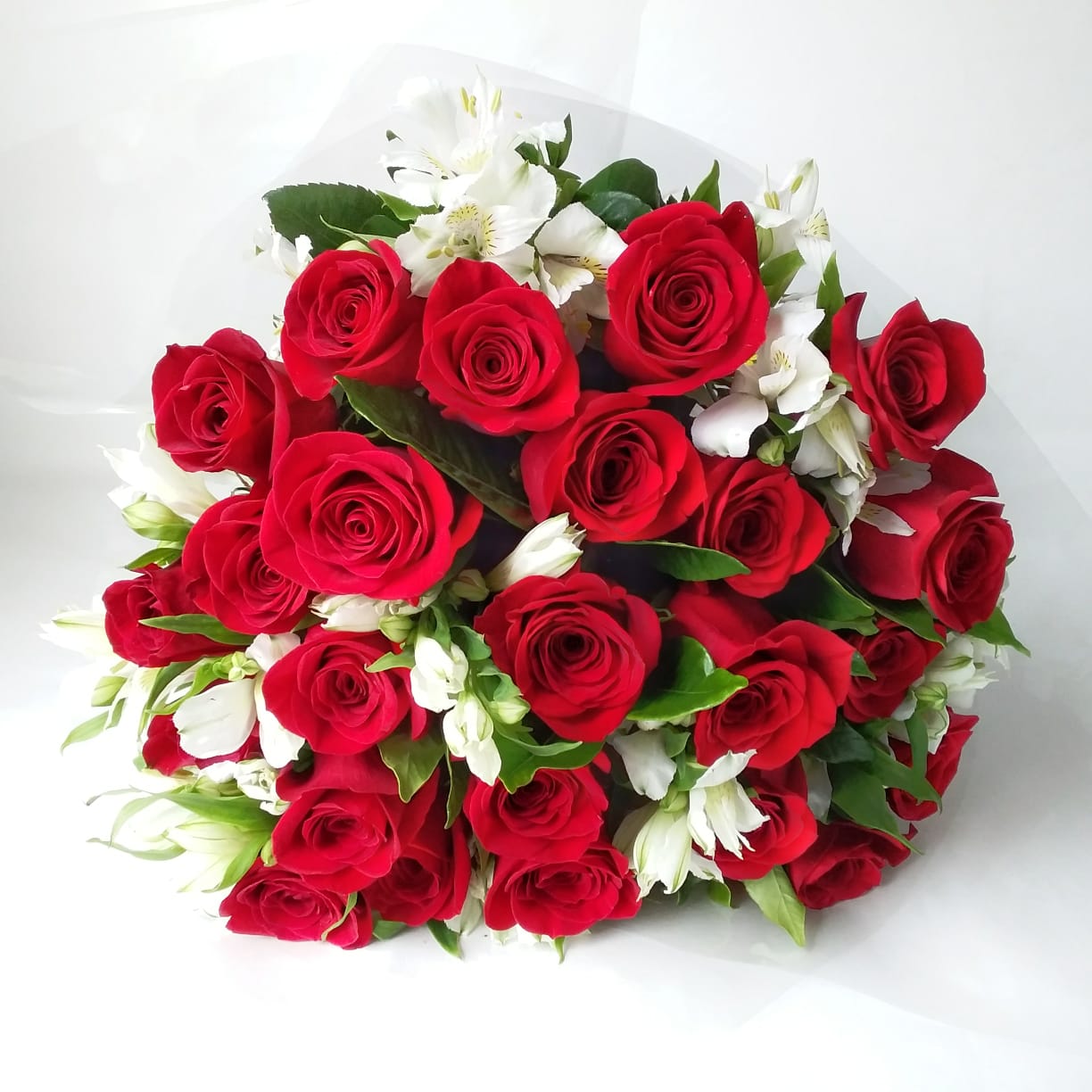 Buqu� com 24 Rosas Importadas vermelhas